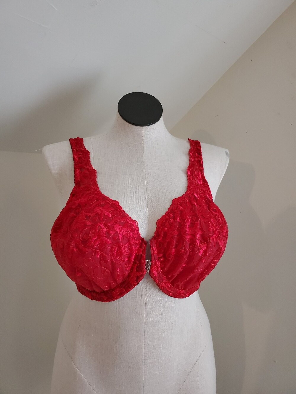 Red Lace Front Closure Soft Cup Underwire Bra size 44C